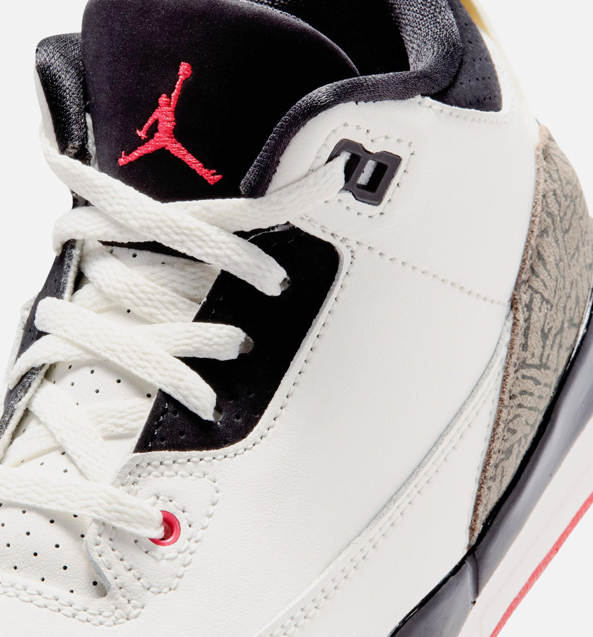 Air Jordan 3 Retro Sail and University Red 学龄前儿童休闲运动鞋 - 帆白色/黑色/大学红/浅象牙色