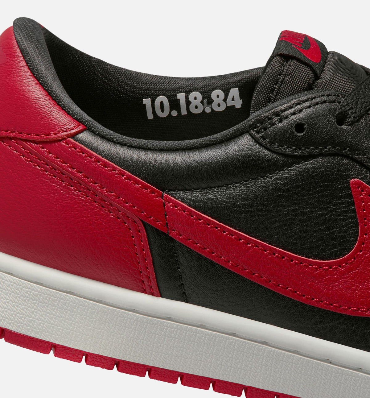 Air Jordan 1 Retro Low OG Banned 男士休闲运动鞋 - 黑/校队红/峰顶白