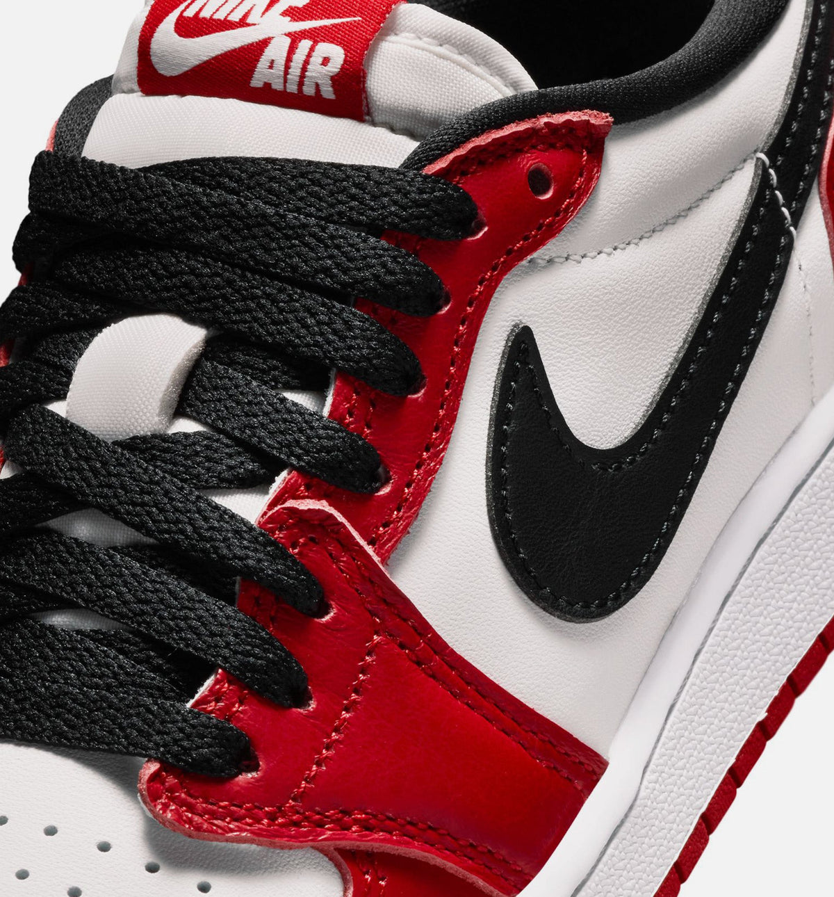 Air Jordan 1 Retro Low OG Chicago 大童休闲运动鞋 - 校队红/黑/峰顶白