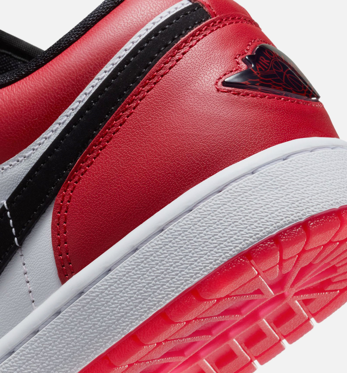 Air Jordan 1 Low SE 男士休闲运动鞋 - 白/校队红/黑
