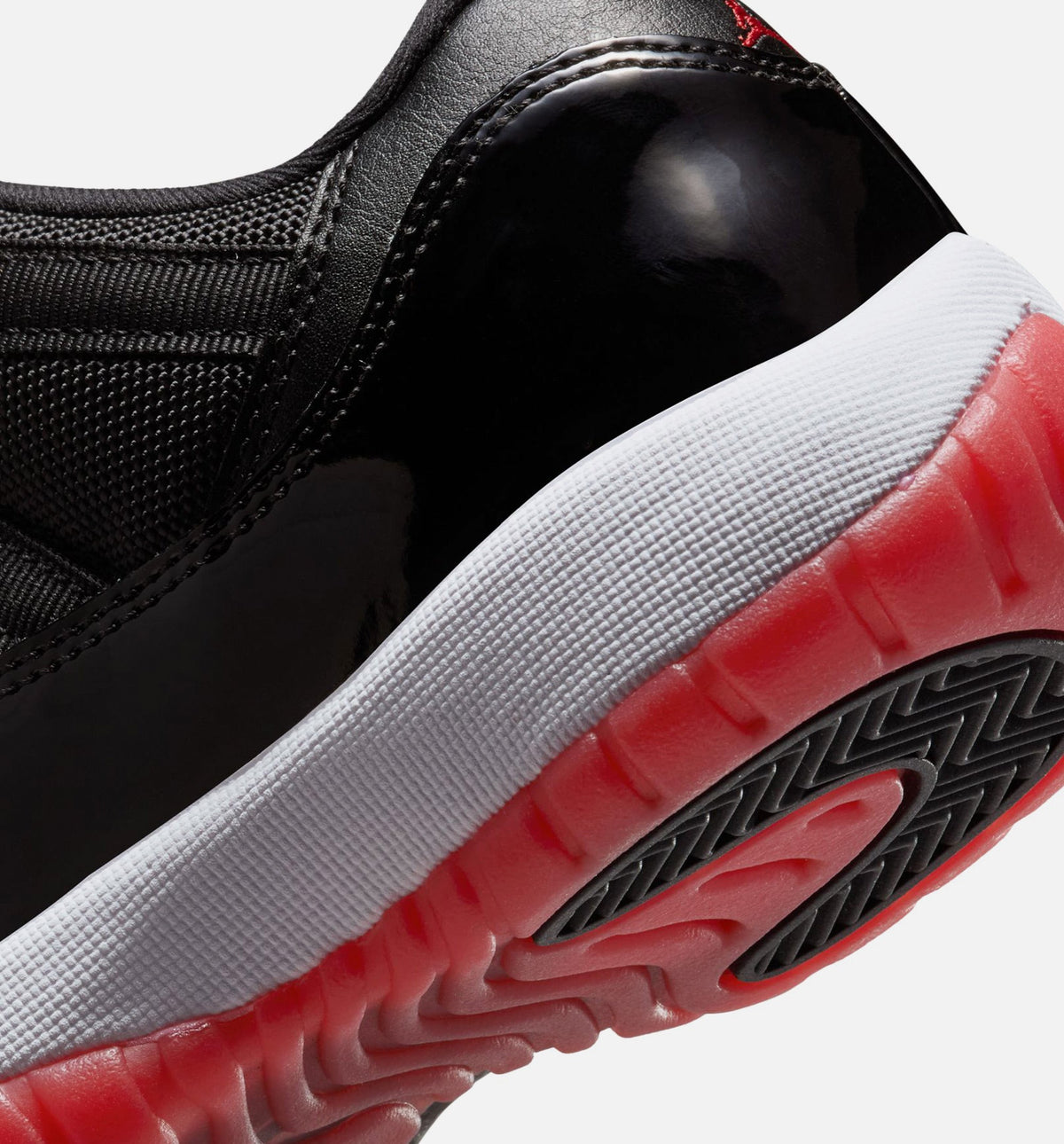 Air Jordan 11 Retro Bred 大童休闲运动鞋 - 黑色/校队红/白色