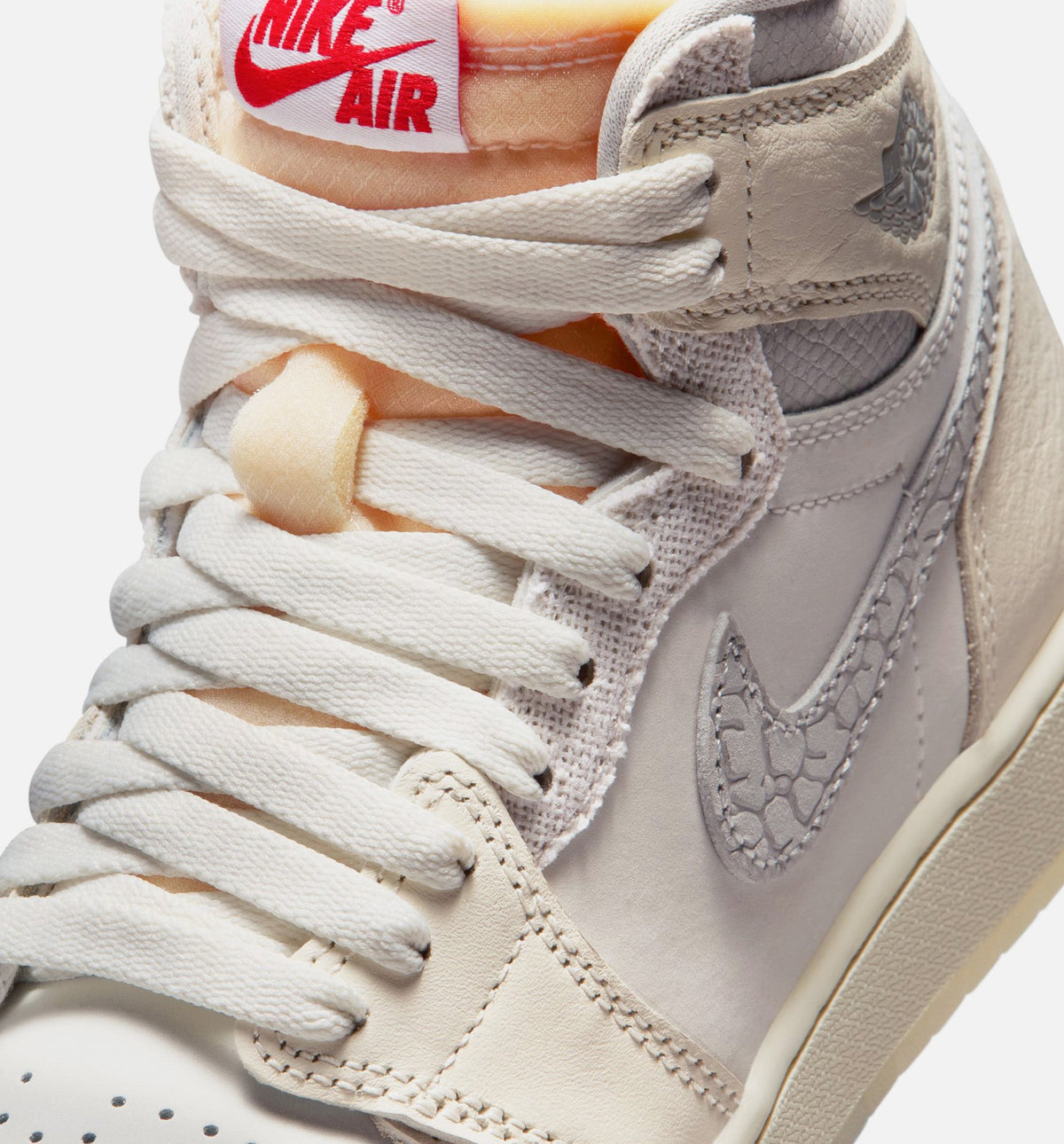 Air Jordan 1 Retro High OG 大童休闲运动鞋 - 帆白/大学红/淡象牙白